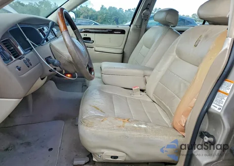 2001 Lincoln Town Car Signature from USA, damaged, VIN 1LNHM82W11Y723636